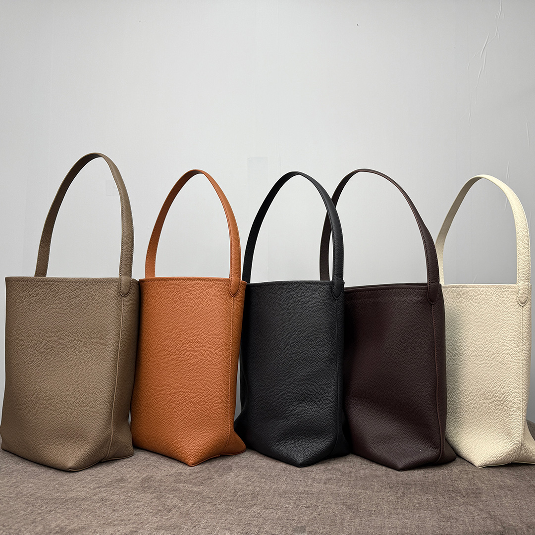 MENDY Bucket Bag Large Women's - Luxury Bags Sale 리뷰 및 가격