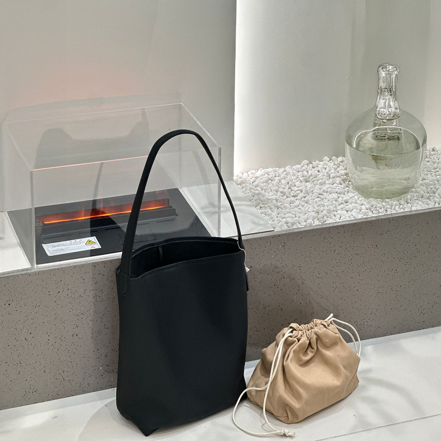 MENDY Bucket Bag Large Women's - Luxury Bags Sale 리뷰 및 가격